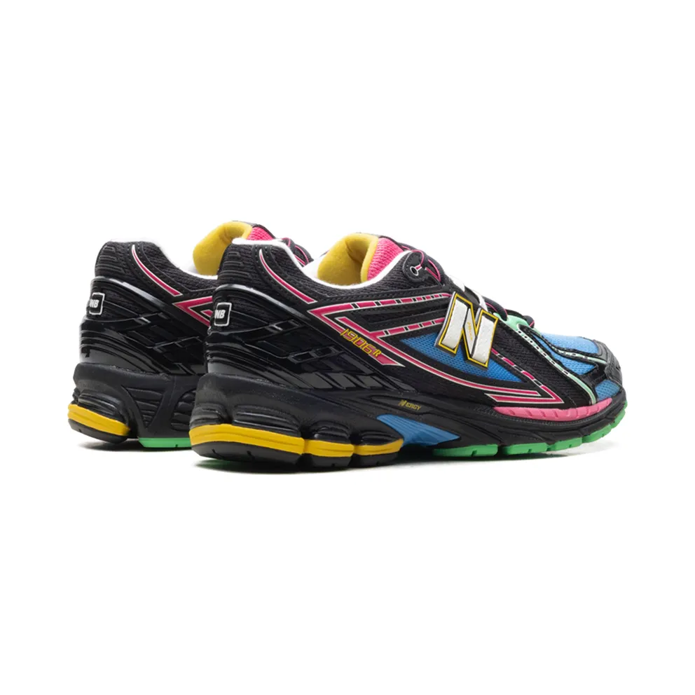 New Balance 1906R “Black / Pink – Footlocker Exclusive” (U1906RDM)