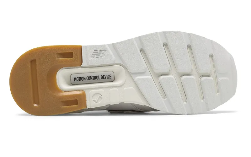 New Balance mit Schnürung – White (MS997RI)