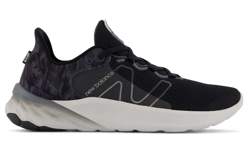 new-balance-sneaker MROAVCK2