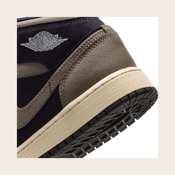 air-jordan-1 IB7053-002
