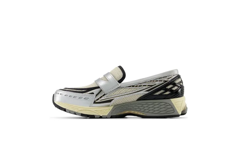 New Balance 1906L “Silver Metallic Cream” (U1906LOB)