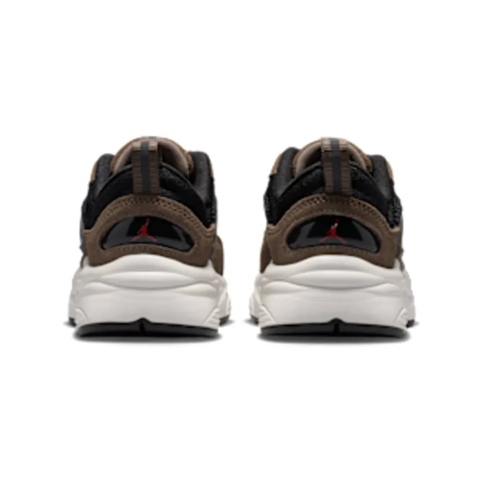 Nike Jordan Trunner O/S “Palomino/Black/Phantom/University Red” (II6531-202)