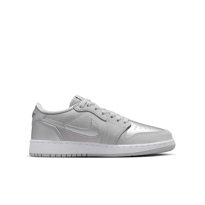Jordan 1 Low OG GS “Metallic Silver” (CZ0858-002)