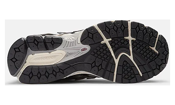 New Balance 1906A “Tech Explosion”: zilver dat je fit direct upgradet (5)