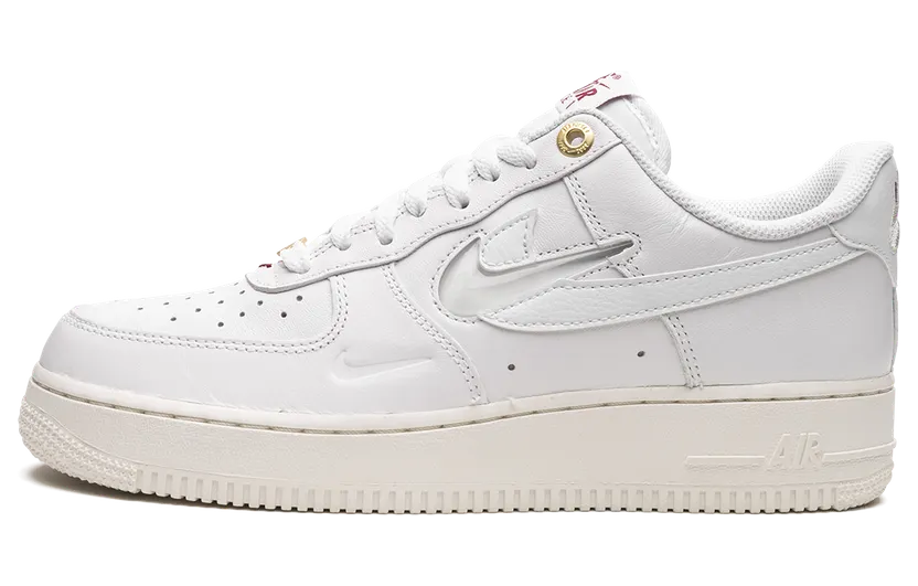 Nike Air Force 1 ’07 Premiumen Wit – “White / White Sail / Team Red” (DZ5616-100)