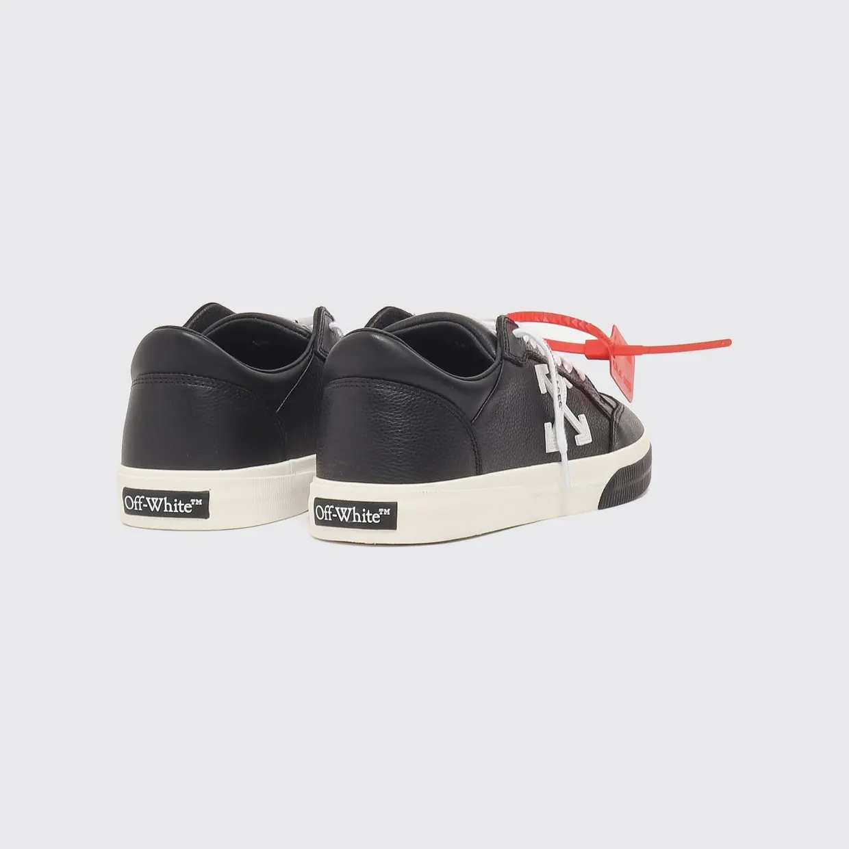 Off-White Vulcanized Low-Top Leather Sneakers with Contrasting Arrow Logo Black (OMIA293C99LEA0021001) (2)