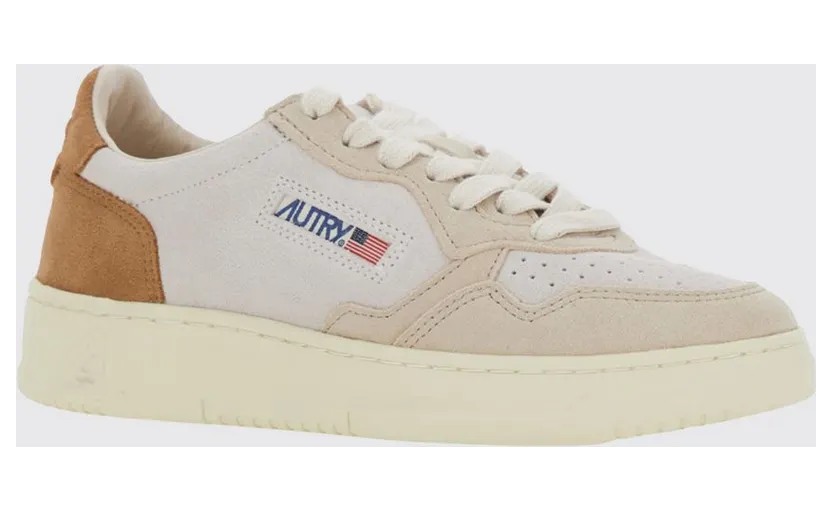 Autry Medalist Low Trainers in Smooth Calfskin with Contrast Details Camel (AULWTS01)