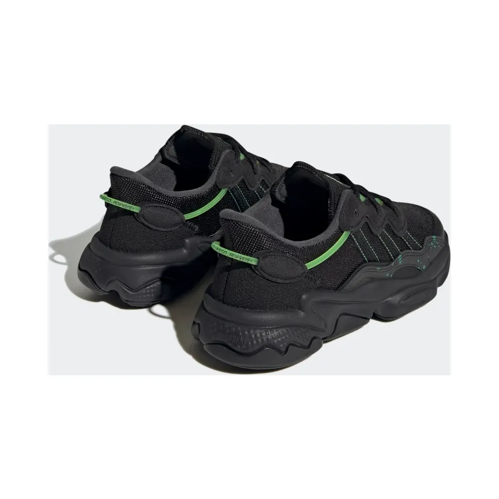 Adidas OZWEEGO Core Black / Core Black / Solar Green (HQ1637)