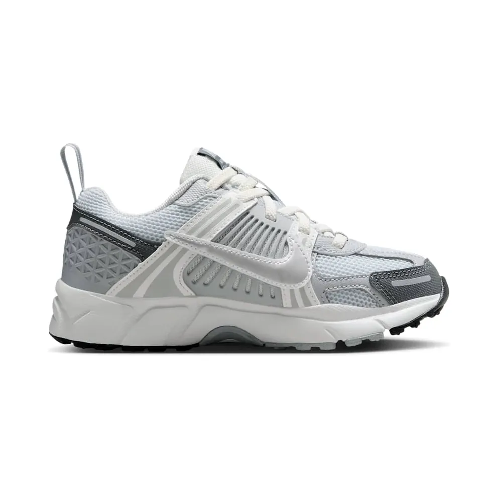 Nike Zoom Vomero “Pure Platinum / Summit White / Dark Grey / Metallic Silver” (HF6999-008)