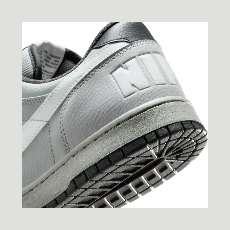 nike-sneaker 355152-017