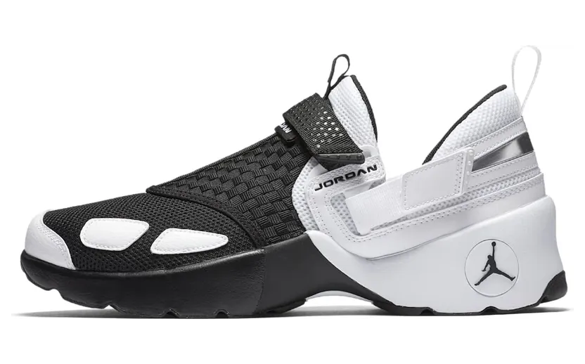 Jordan Trunner LX Black White