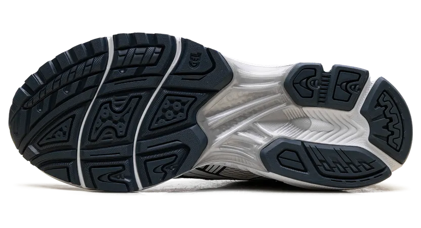 Asics GEL-Kayano 14 “Cream Raw Indigo”: crème met een blauw randje (4)