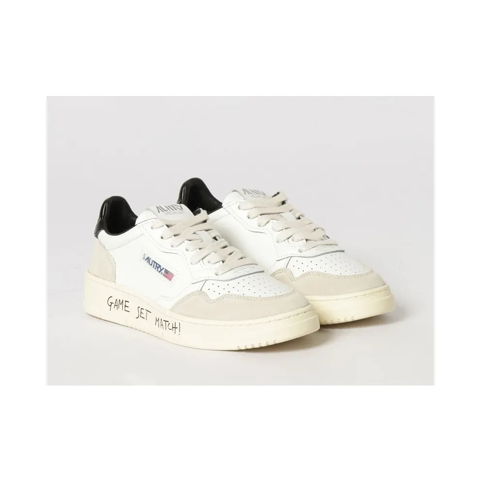 Autry Medalist Low Sneakers in Smooth Calf Leather with Perforated Toe Black (AULWMA04)