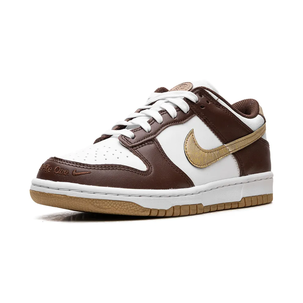 Nike Dunk Low “Cacao Wow Metallic Gold” (HM3725-171)
