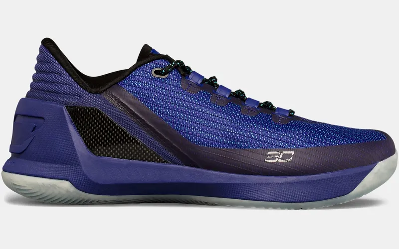 UA Curry 3 Dark Horse