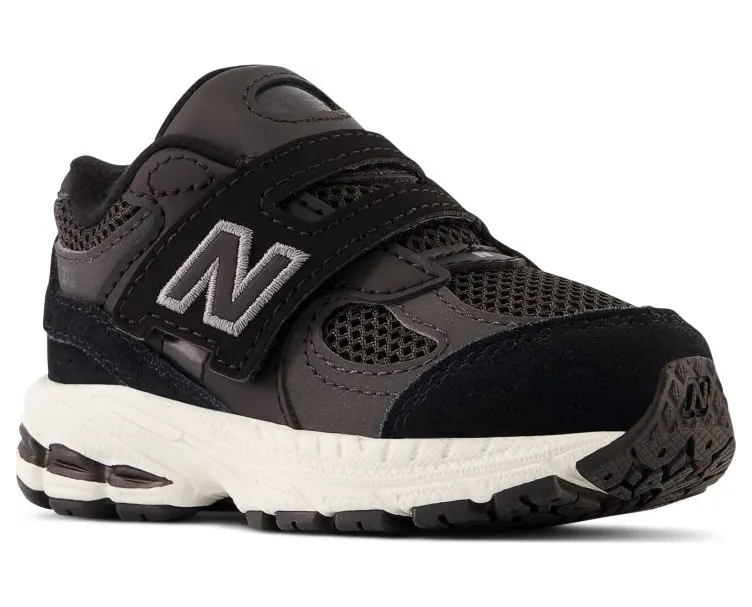 new-balance-sneaker IV2002BK