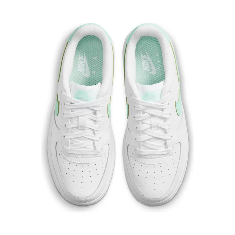 Nike Air Force 1 Older Kids’ White (CT3839-105)