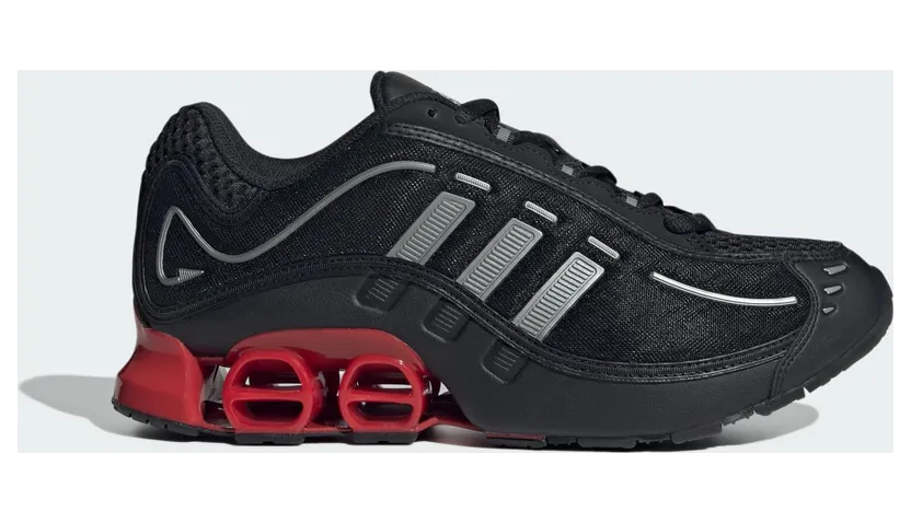 adidas Megaride O1 “Black/Scarlet”: donkere daily met rood accent