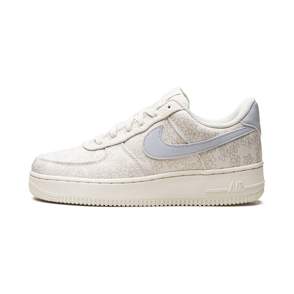 Nike AIR FORCE 1 ’07 SE JACQ “Flower Embroidery” (DR6402-900)