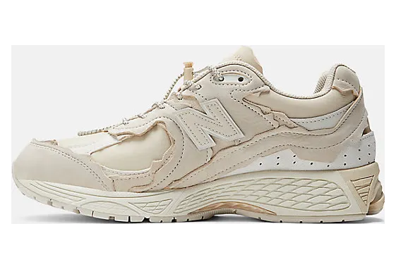 New Balance 2002R “Sandstone”: gescheurd met opzet, en het werkt (2)