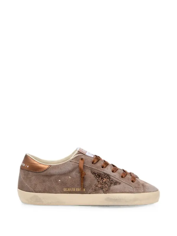 Golden Goose Super Star laminierter Wildlederabsatz mit Zehenpartie und Glitter-Stern – Brown (GWF01119F008568)
