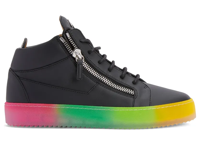 Giuseppe Zanotti Sneakers semi-montantes confectionnées en cuir noir et cuir verni avec lacets en coton assortis, dotées d’un détail signature » en métal argenté sur la languette et de fermetures à glissière argentées sur les côtés de la tige. la semelle en caoutchouc mul (RU20008001)