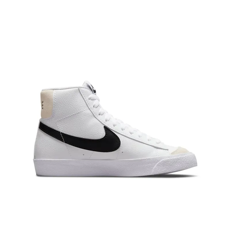 Nike Blazer Older Kids’ White (DR7893-100)