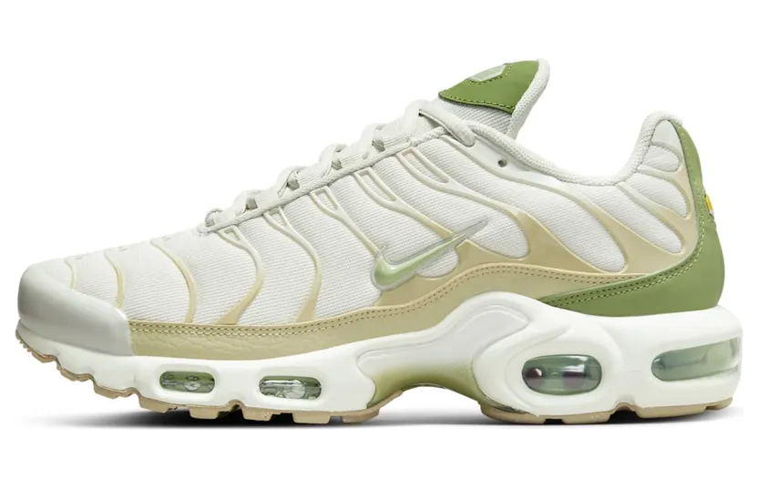 Nike Air Max Plusen Grey “Light Bone / Alligator / Limestone / Honeydew” (DX8954-001)