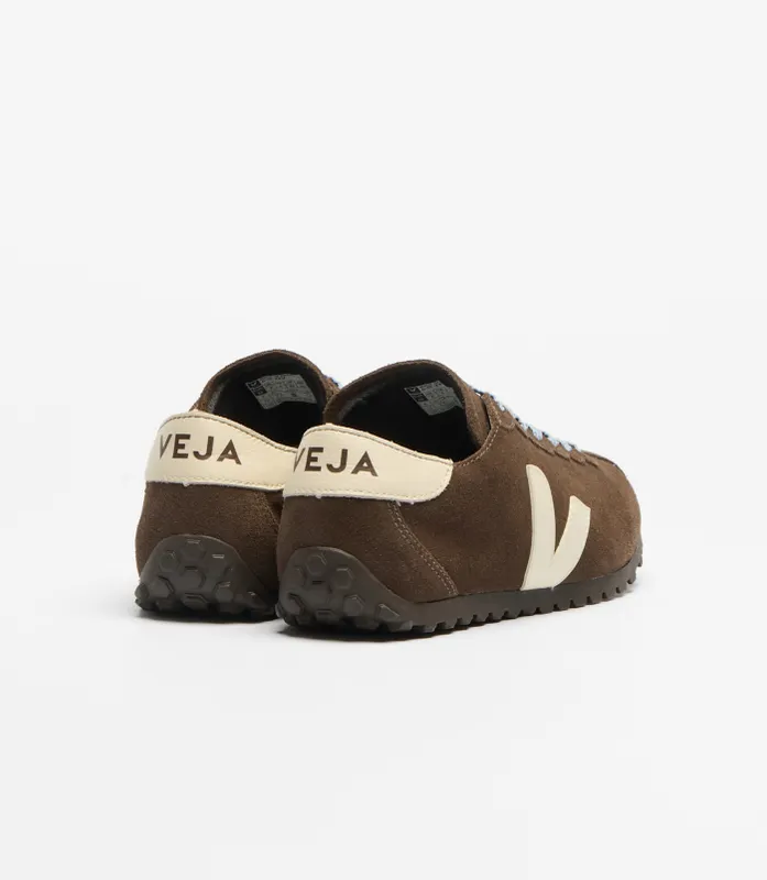 VEJA Cateyes suède with logo-patch – Brown (EQ0321900)