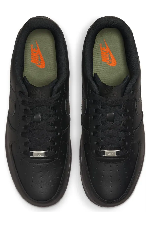 Nike Air Force 1 ’07 “Triple Black”: het zwarte werkpaard (4)