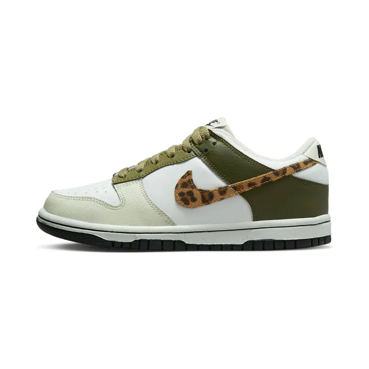 Nike Dunk Lowen “White / Coconut Milk / Rough Green / Black” (DX9282-100)