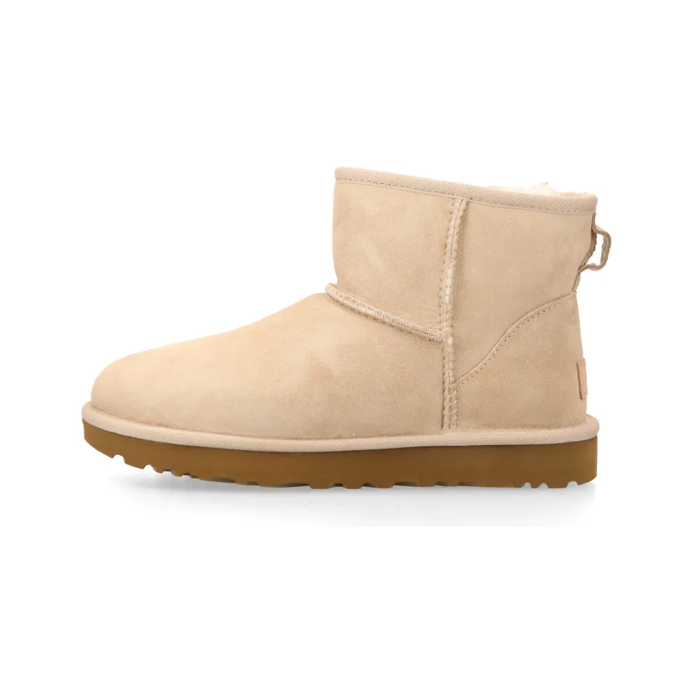 UGG W CLASSIC MINI II “SAND” – 1016222-SAN