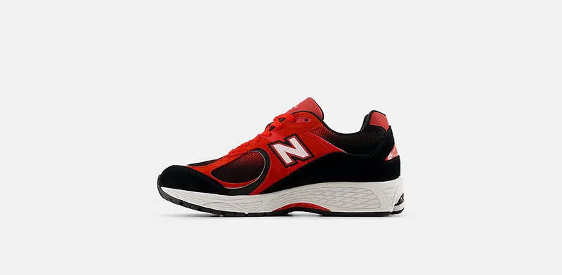 New Balance 2002R “Black/True Red” (U2002RZA)