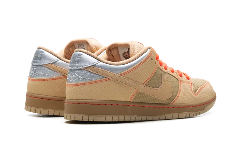 Nike SB Dunk Low “Som Tum” (IB6206-701)