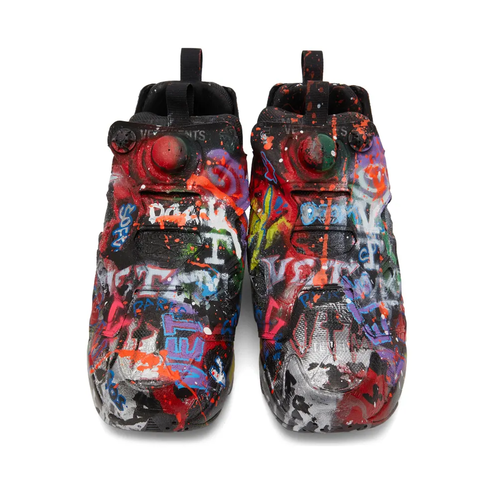 VETEMENTS Black Reebok Edition STAR WARS Graffiti Instapump Fury (UE52SN200B)
