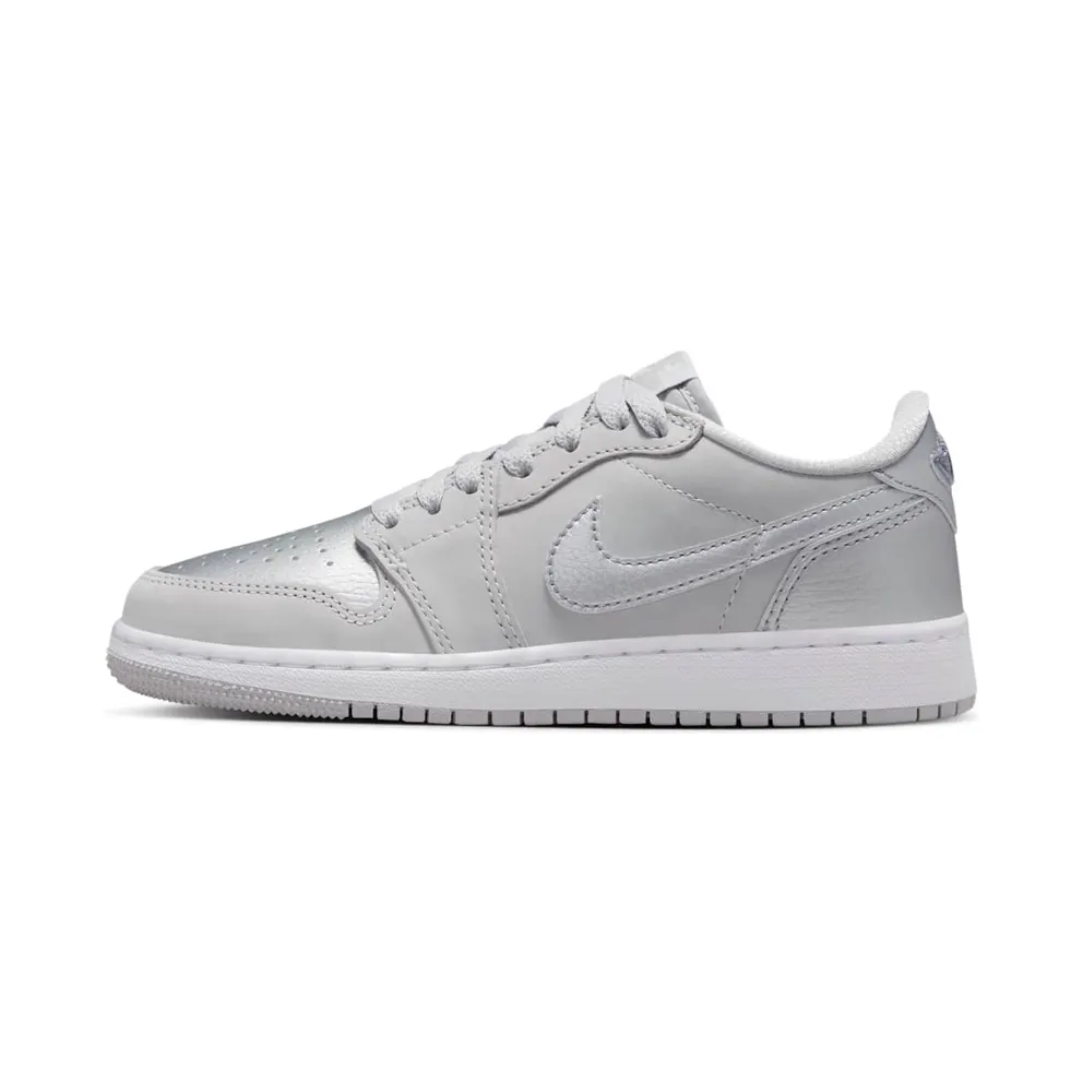 Jordan 1 Low OG GS “Metallic Silver” (CZ0858-002)