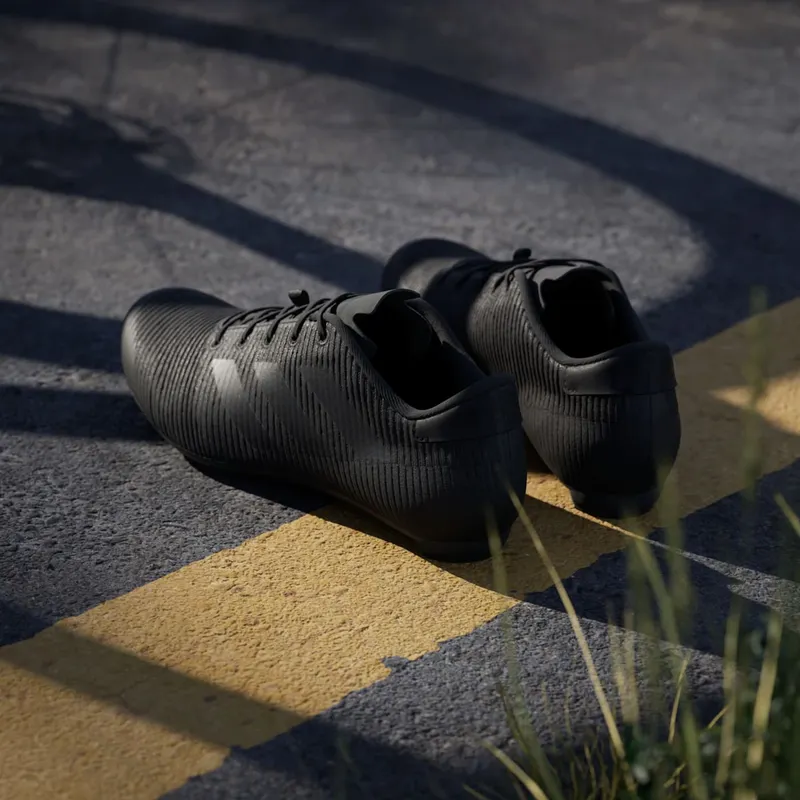 adidas The Road Fietsschoenen 2.0 Core Black / Cloud White / Carbon (HQ3486)