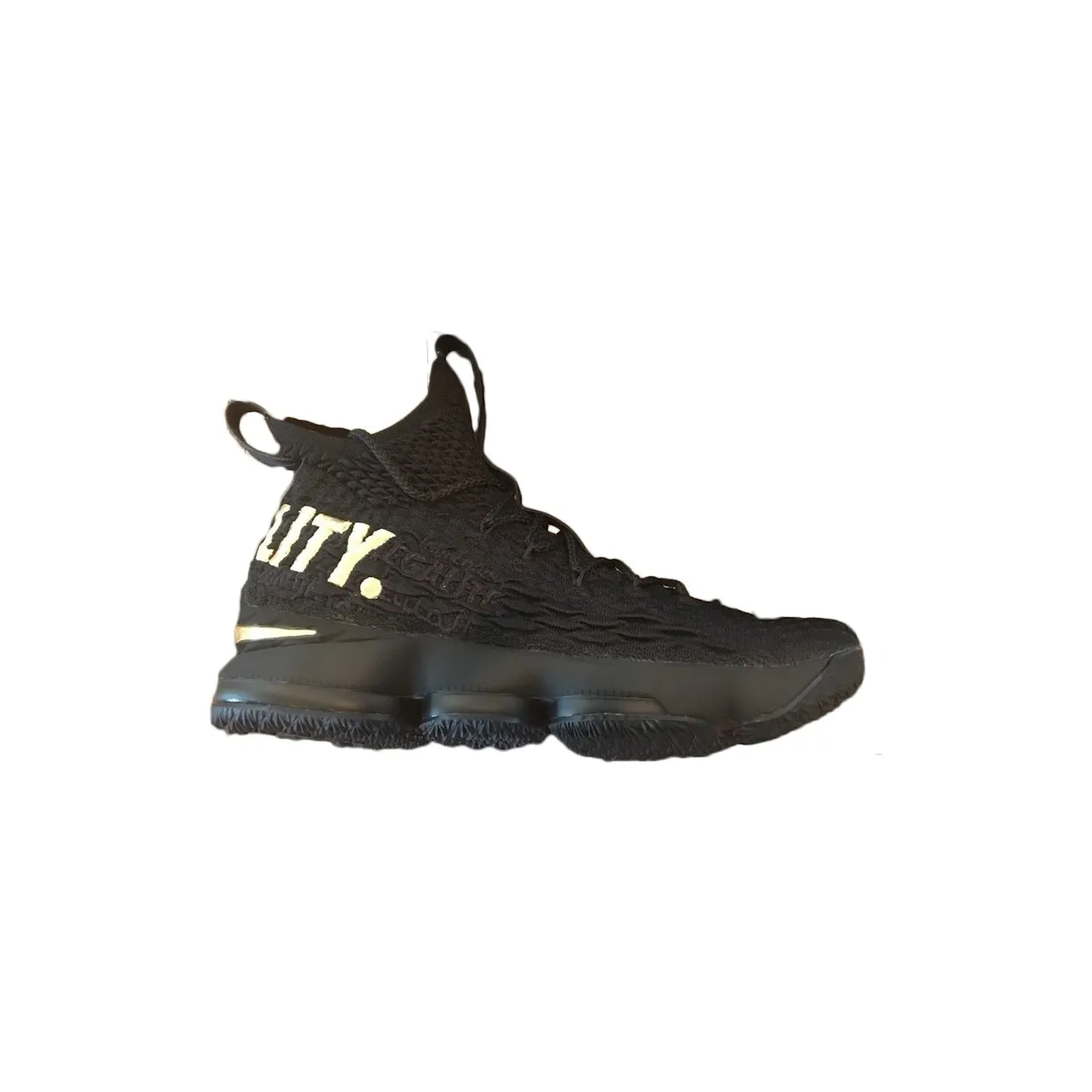 nike-lebron-15 897648-007