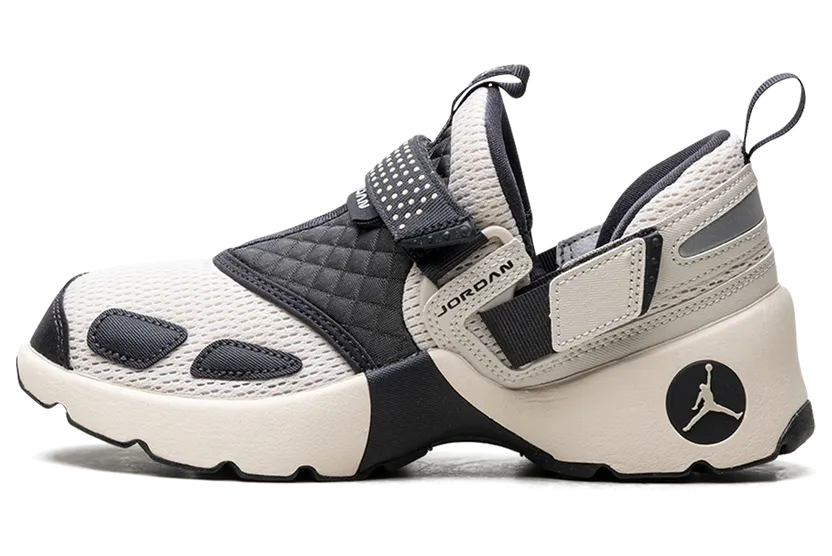Jordan Trunner LX “Light Orewood Brown” (HQ2164-102)