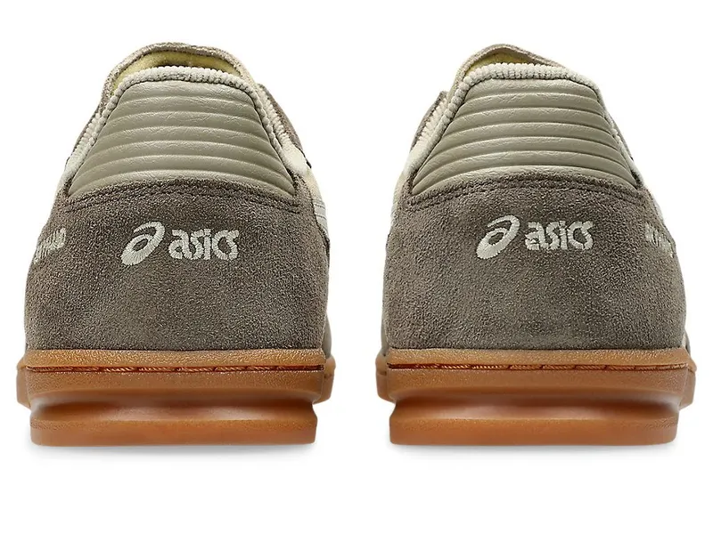 ASICS SKYHAND OG “Driftwood / Smoke Grey” (1203A452-203)