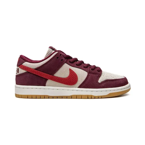 Nike x Skate Like a Girl Dunk low-top “Red” (DX4589)