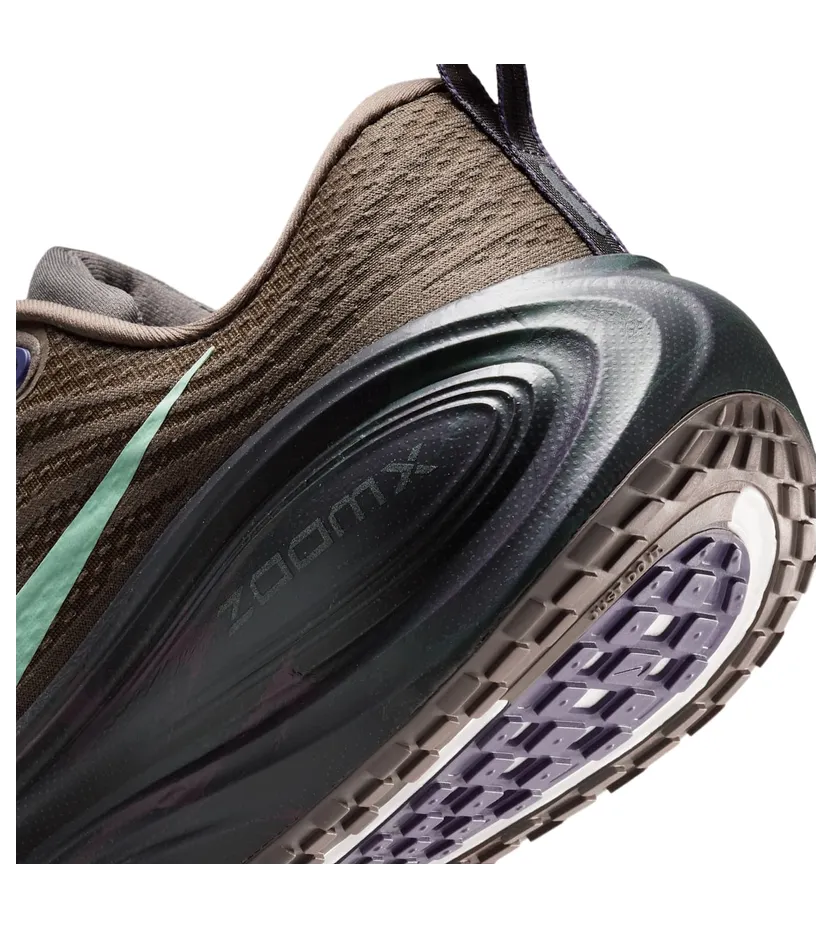 nike-vomero-plus IR7550-030