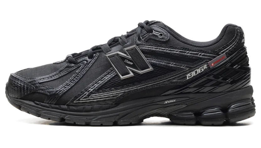 New Balance 1906 “Black Silver Metallic”: heb je die isolatie nodig?