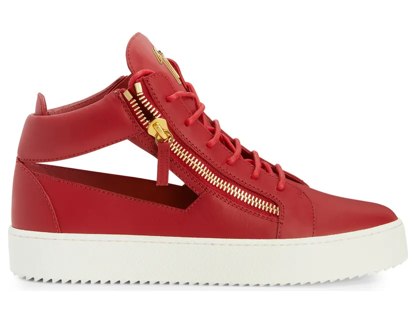Giuseppe Zanotti Cette sneaker semi-montante zanotti iconique et inimitable aété revisitée avec une tige en cuir rouge et des découpes sur les côtés. les fermetures à glissière assorties sur la tige, le détail signature » en métal doré et la semelle en caoutchouc blanc (RM20069002)