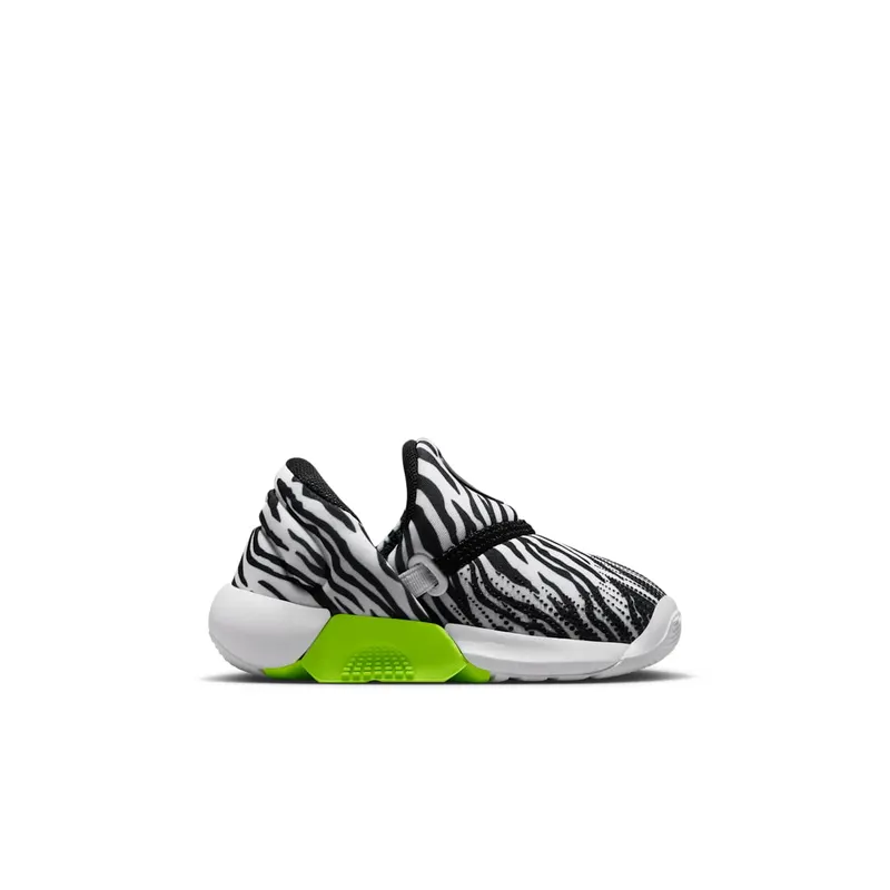 Nike Swoosh Go “White / Volt / Black” (IV5719-100)