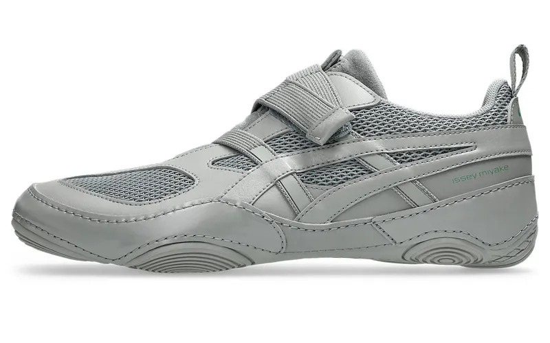 Issey Miyake x Asics Hyper Taping “Grey” (1203B189020)