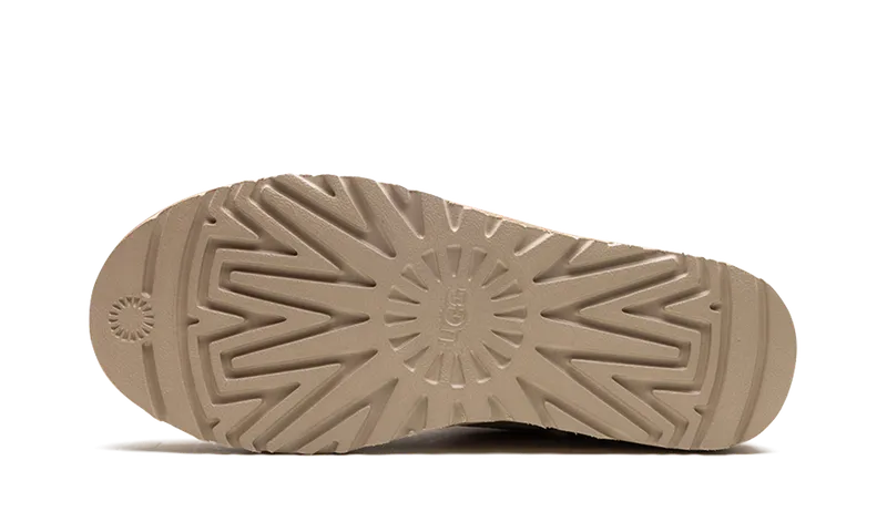 UGG Classic Ultra Mini “Sand”: de zachtste basis onder je winterlook (4)