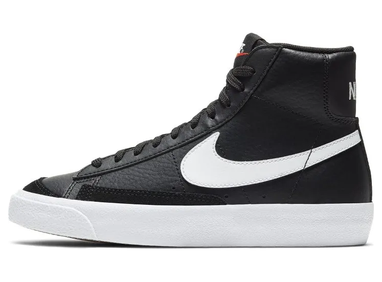 Nike Blazer Mid ’77 Zwart (DA4086-002)