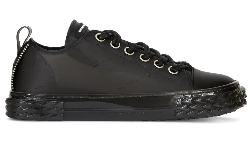 Giuseppe Zanotti Sneakers en vinyle noir transparent avec bout en cuir noir. complétées par une étiquette signature en caoutchouc et une semelle blabber à effet relief. (RS10044003)