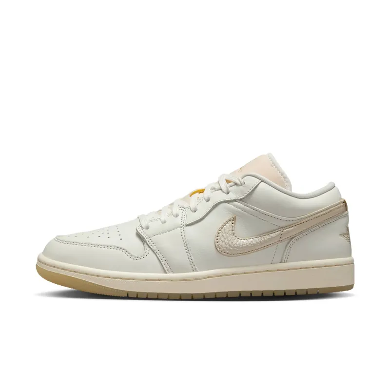 Jordan 1 Low SE “Metallic Team Gold” (HV5157-100)